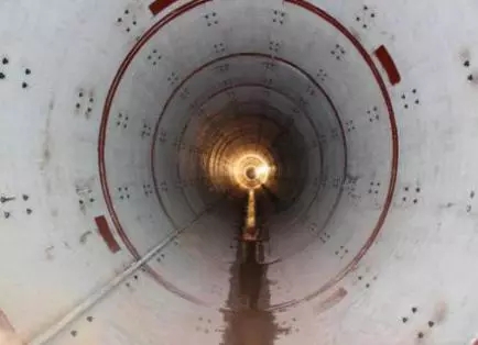 管內預埋定位套管形式